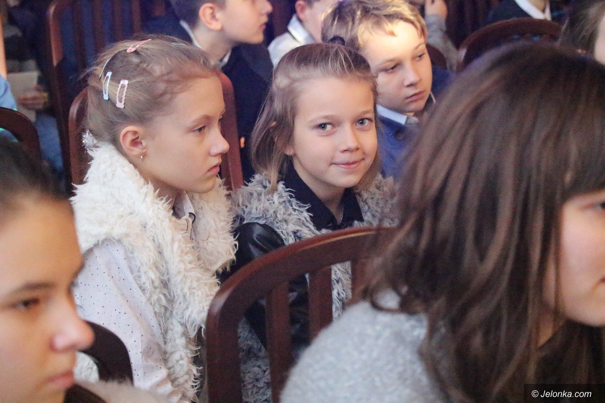 wspolne-koledowanie-studentow-z-dziecmi-foto-72540