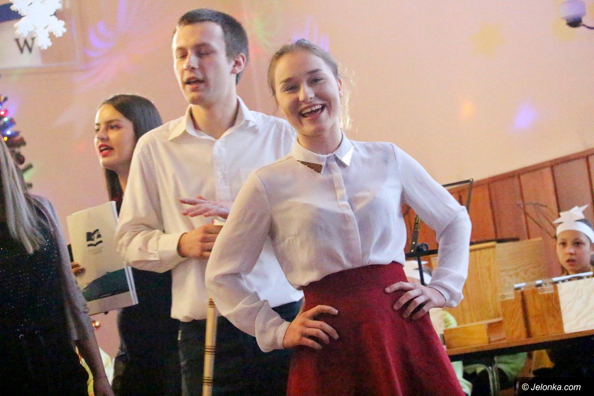 wspolne-koledowanie-studentow-z-dziecmi-foto-72540