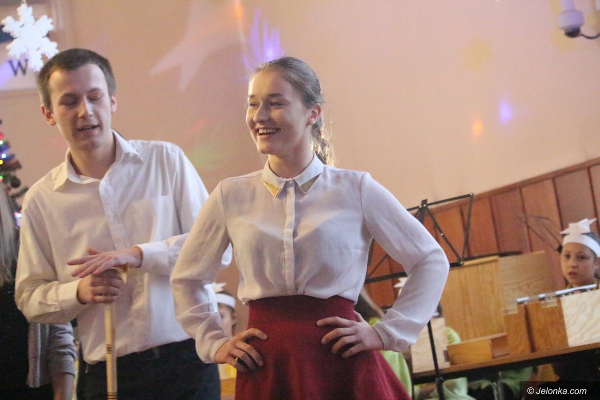 wspolne-koledowanie-studentow-z-dziecmi-foto-72540