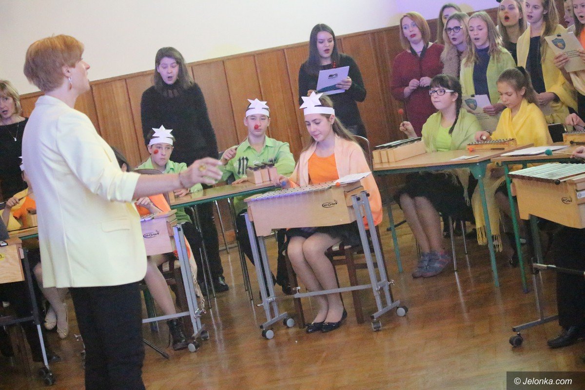 wspolne-koledowanie-studentow-z-dziecmi-foto-72540