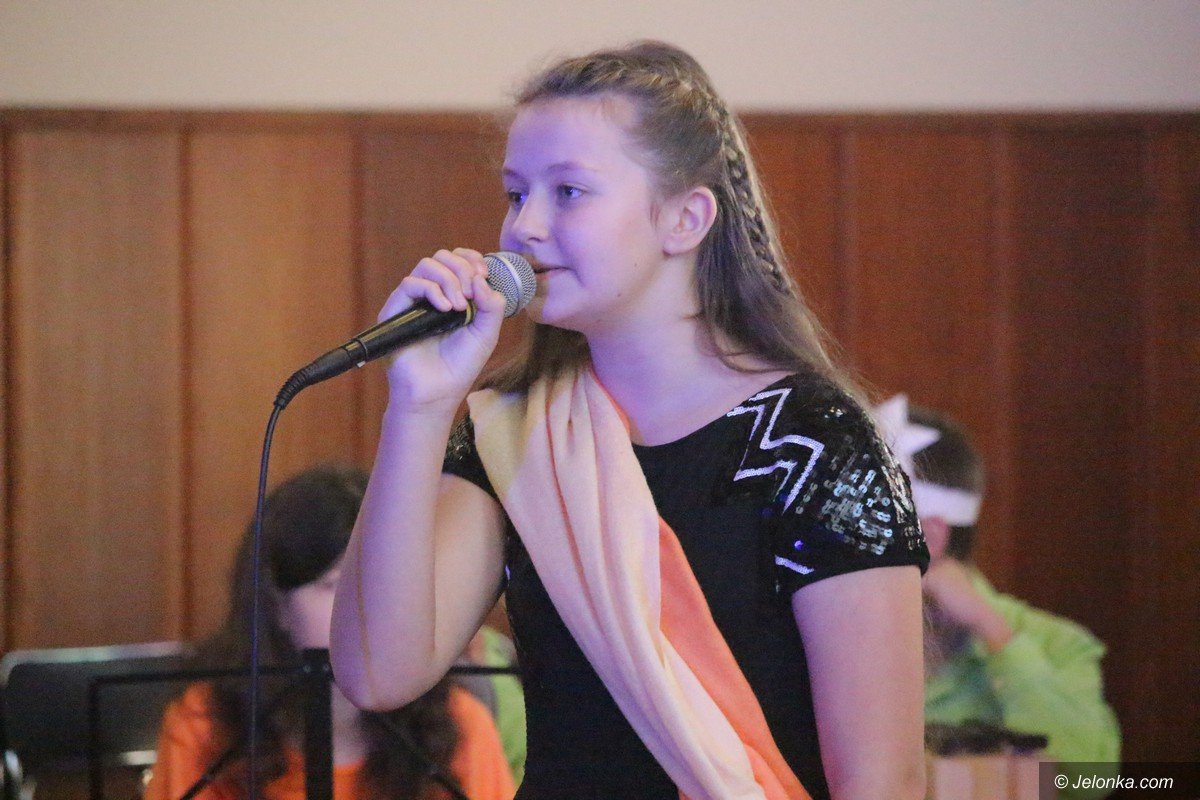 wspolne-koledowanie-studentow-z-dziecmi-foto-72540
