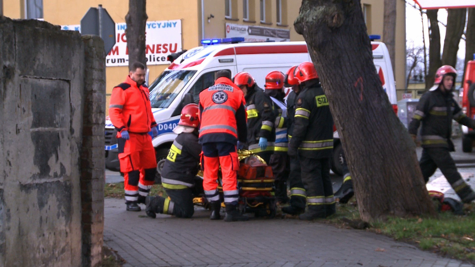 grozne-zderzenie-dwoch-aut-w-cieplicach-aktualizacja-foto-72541