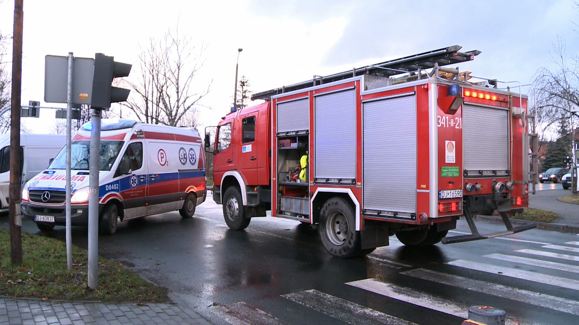 grozne-zderzenie-dwoch-aut-w-cieplicach-aktualizacja-foto-72541