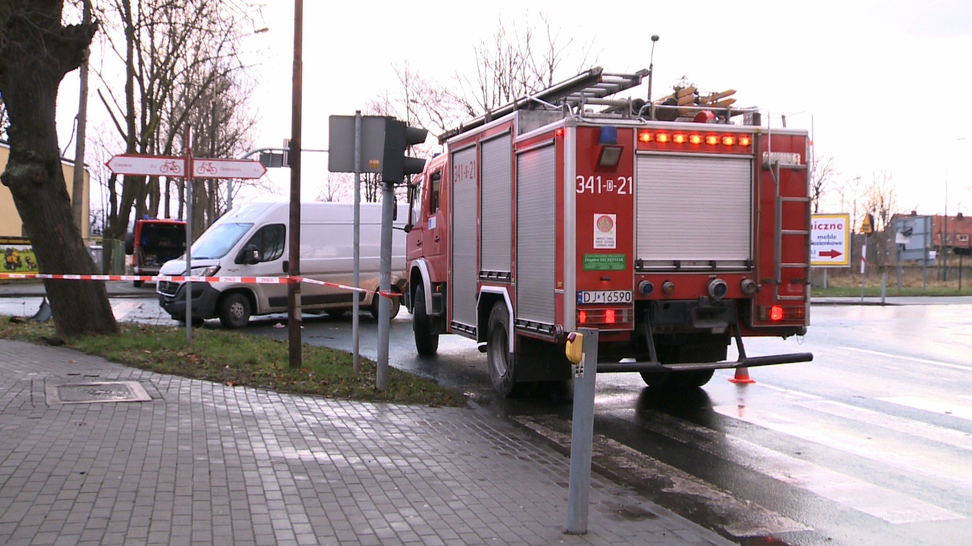 grozne-zderzenie-dwoch-aut-w-cieplicach-aktualizacja-foto-72541