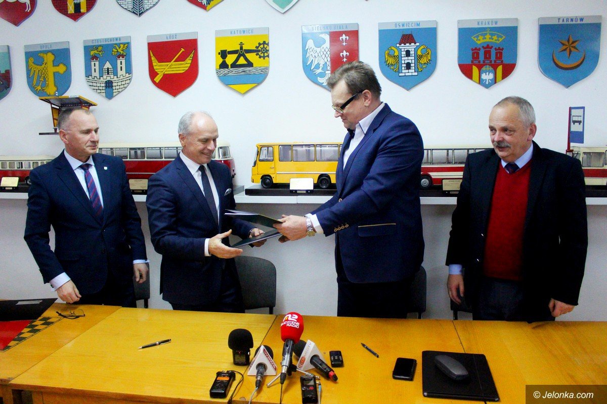 umowa-na-nowe-autobusy-podpisana-foto-72574