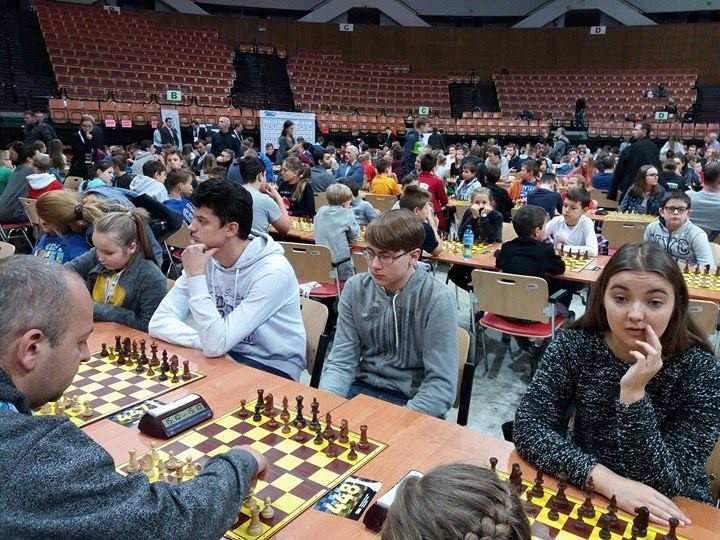 jeleniogorscy-szachisci-wystapili-w-me-foto-72629