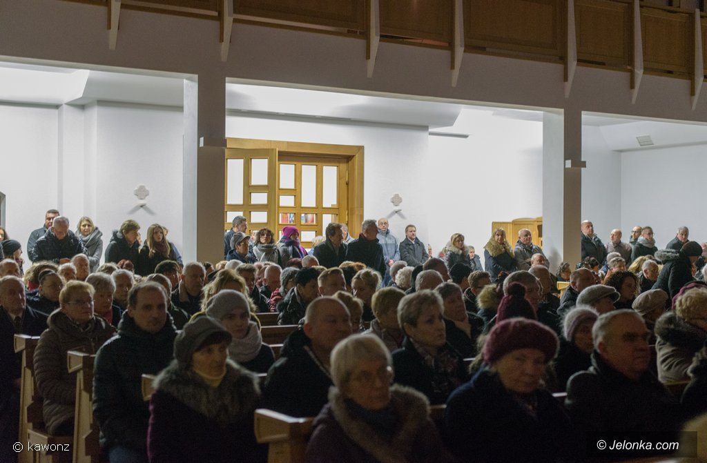jeleniogorzanie-tumnie-uczestniczyli-w-pasterkach-foto-72710