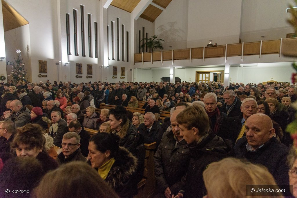 jeleniogorzanie-tumnie-uczestniczyli-w-pasterkach-foto-72710