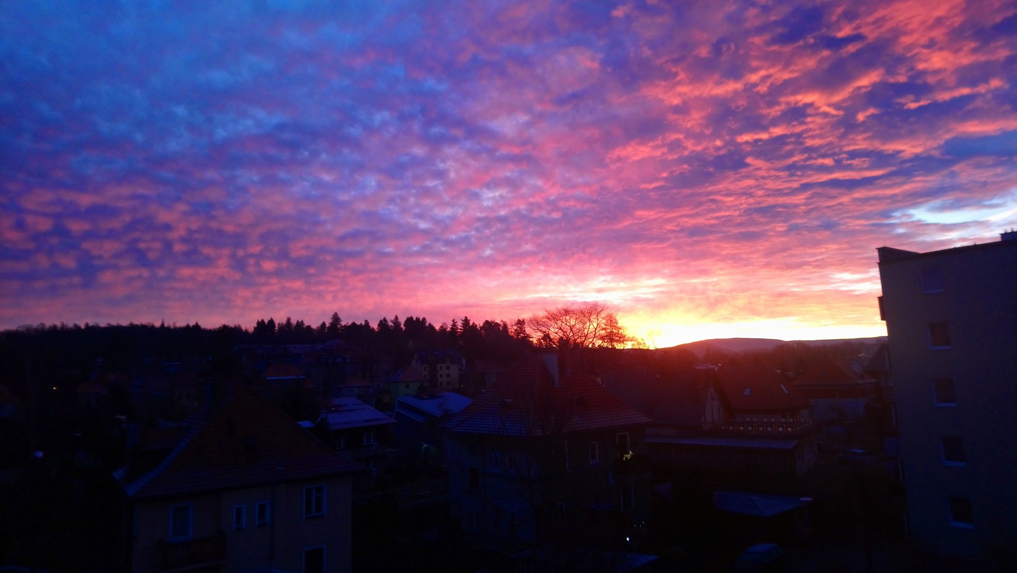 czytelniczka-niebianska-aura-nad-jelenia-gora-foto-72717