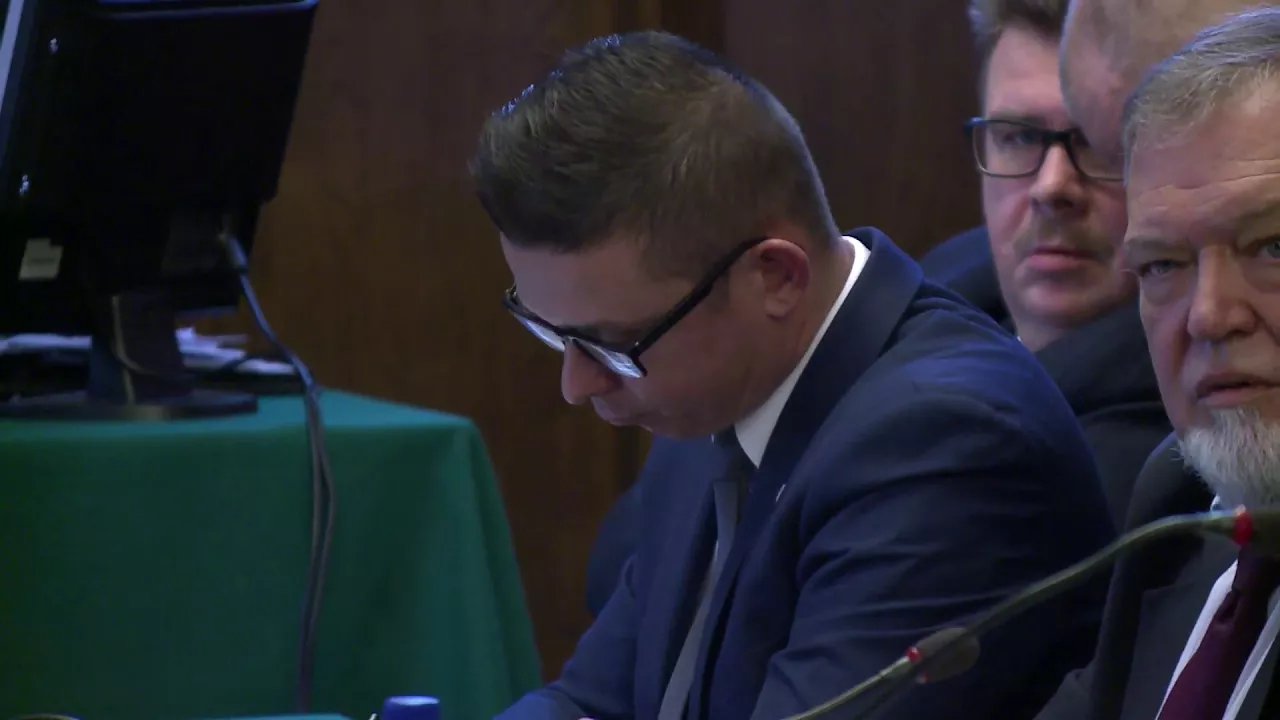 kontrowersje-przy-wyborze-nowego-przewodniczacego-video-72748