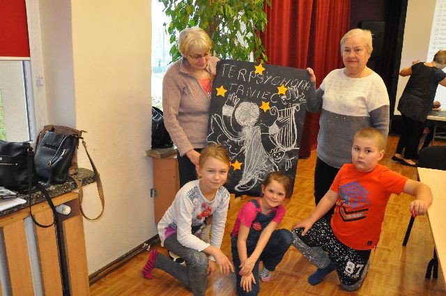 mesmeryczne-tance-w-kregu-dwoch-pokolen-foto-72752