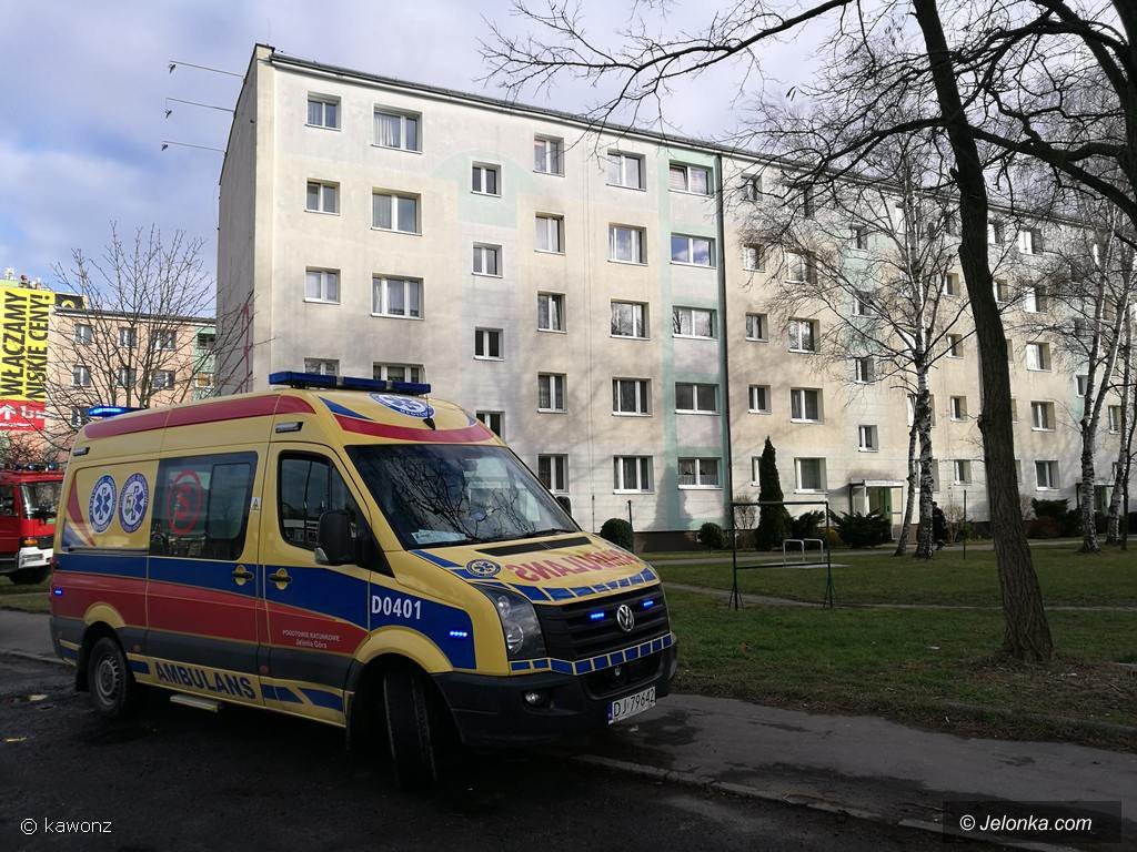smierc-na-klatce-schodowej-w-bloku-foto-72848