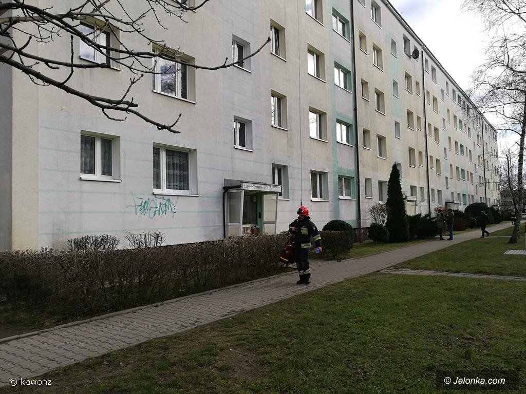 smierc-na-klatce-schodowej-w-bloku-foto-72848