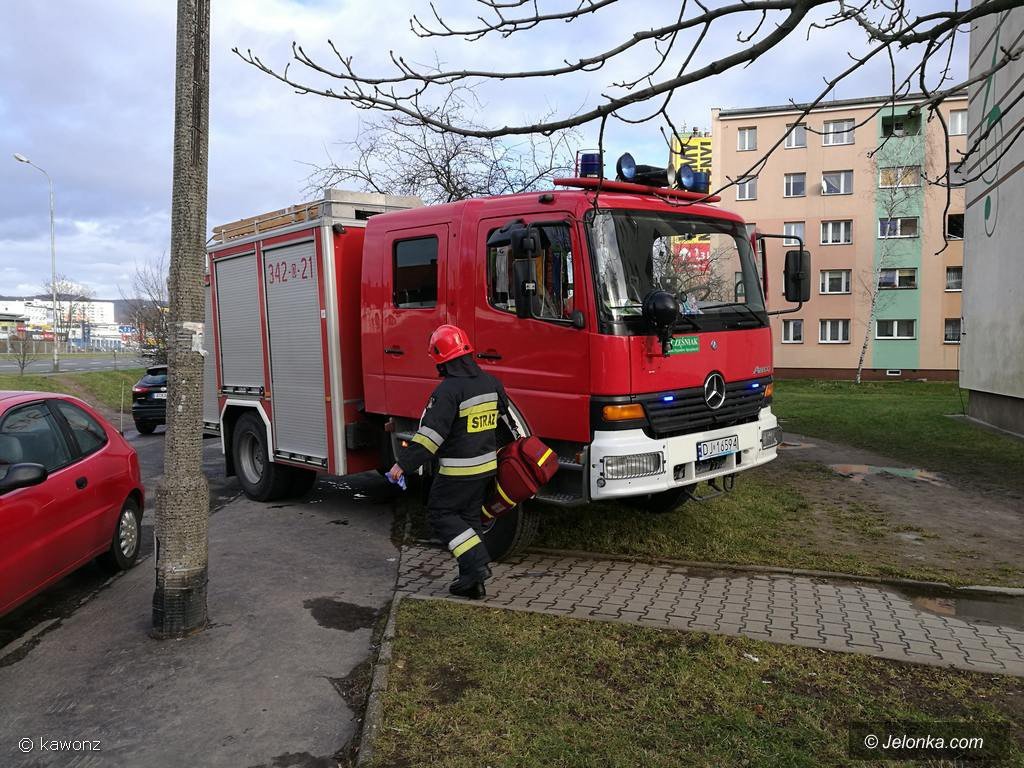 smierc-na-klatce-schodowej-w-bloku-foto-72848