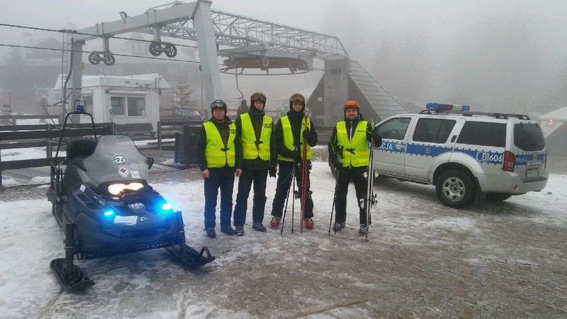 policyjne-patrole-narciarskie-na-stokach-foto-72895
