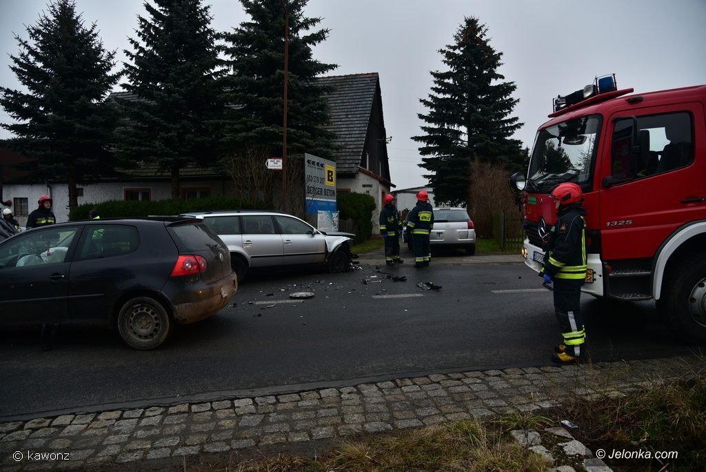 zderzenie-trzech-aut-w-jezowie-sudeckim-foto-72908