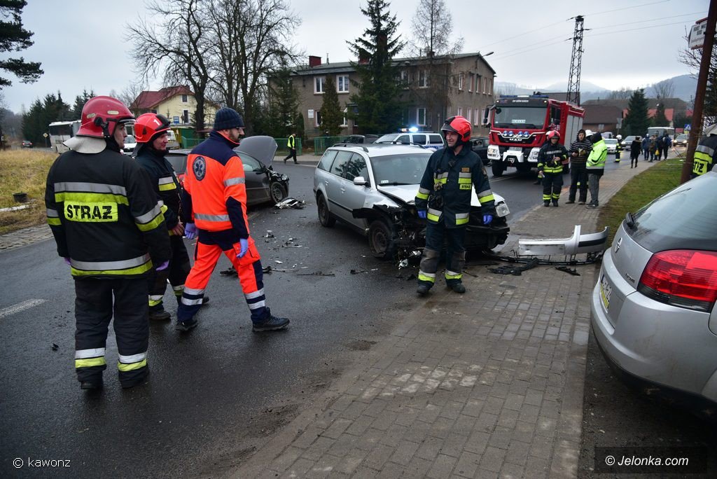 zderzenie-trzech-aut-w-jezowie-sudeckim-foto-72908