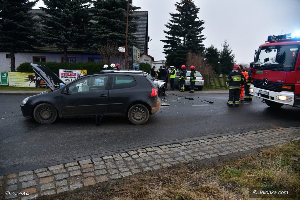 zderzenie-trzech-aut-w-jezowie-sudeckim-foto-72908