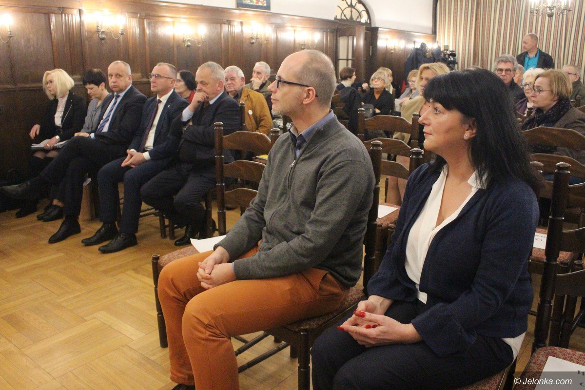 wiekszosc-radnych-nie-skorzystaa-z-zaproszenia-kodu-foto-72954