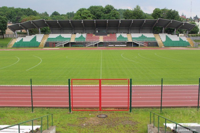 co-z-drugim-etapem-remontu-stadionu-foto-73050