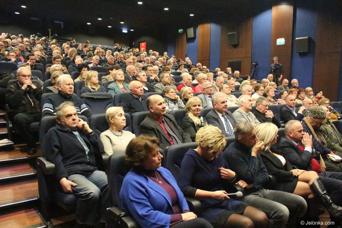biskup-pieronek-spotka-sie-z-jeleniogorzanami-foto-73084