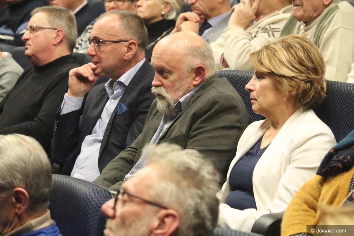 biskup-pieronek-spotka-sie-z-jeleniogorzanami-foto-73084
