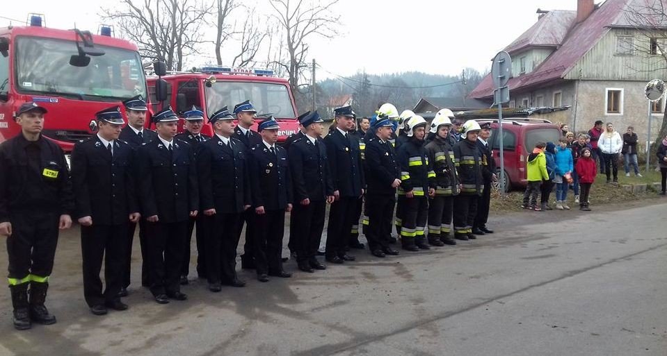nowy-woz-gasniczy-dla-osp-w-karpnikach-foto-73214