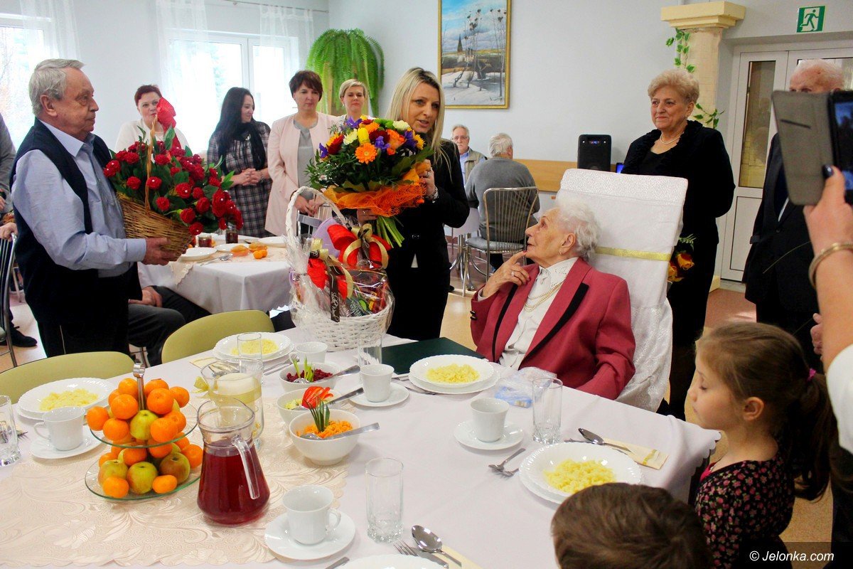 200-lat-spiewali-wyjatkowej-jubilatce-foto-73280