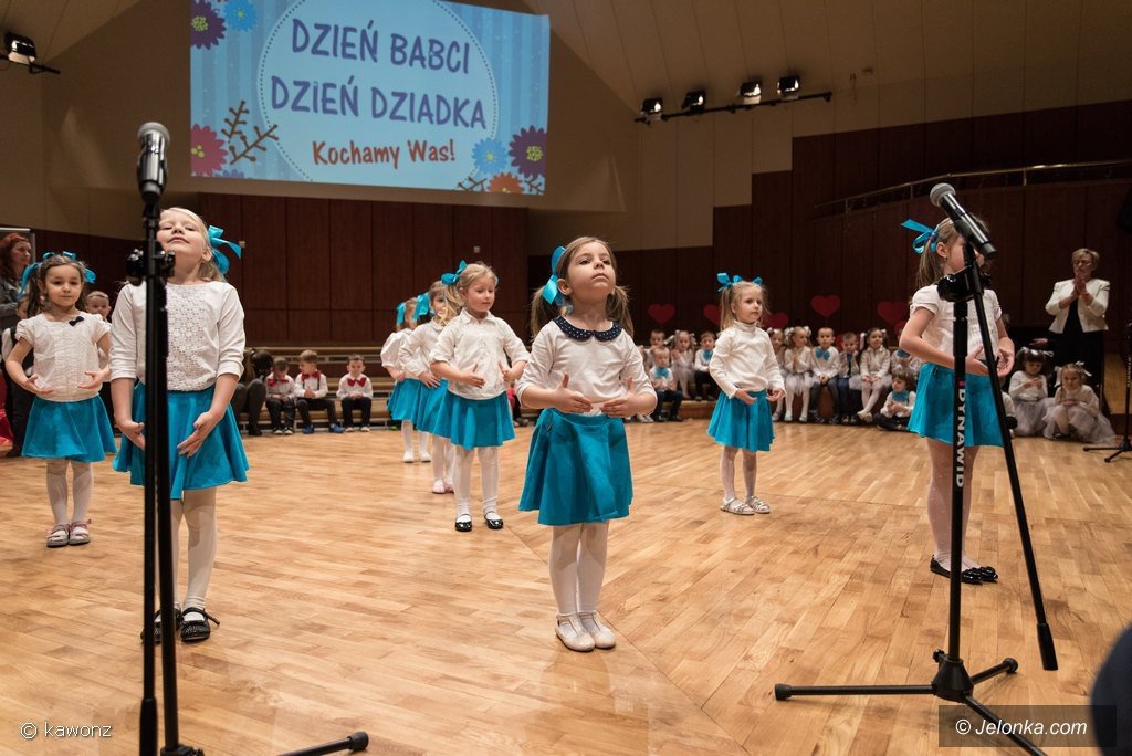 piekny-wystep-dzieci-z-promyczka-foto-73290