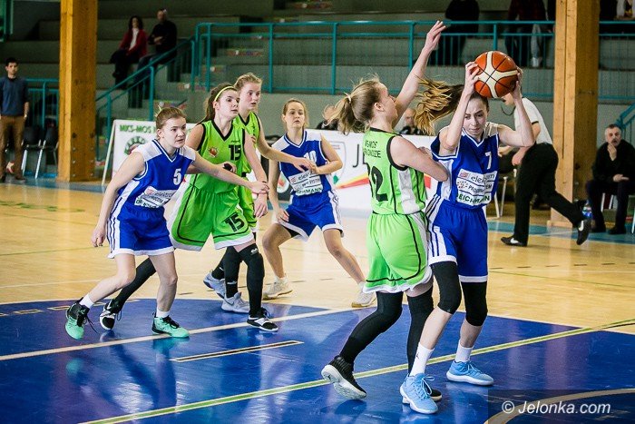 kolejna-porazka-kadetek-mks-mos-karkonosze-foto-73340