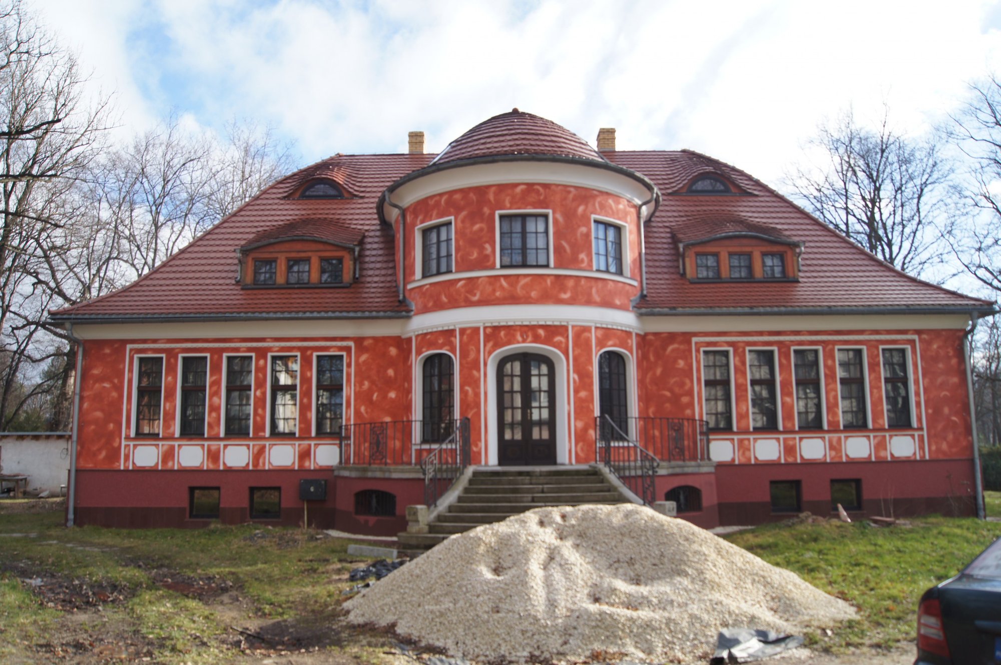 Widok budynku od ul. Cervi. Stan 2018 rok
