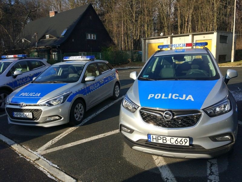 nowe-radiowozy-dla-jeleniogorskiej-policji-foto-73378