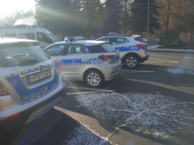nowe-radiowozy-dla-jeleniogorskiej-policji-foto-73378