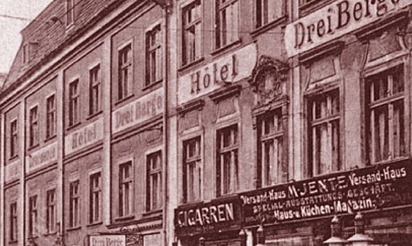 Wielobranżowe sklepy przy hotelu Drei Berge.
