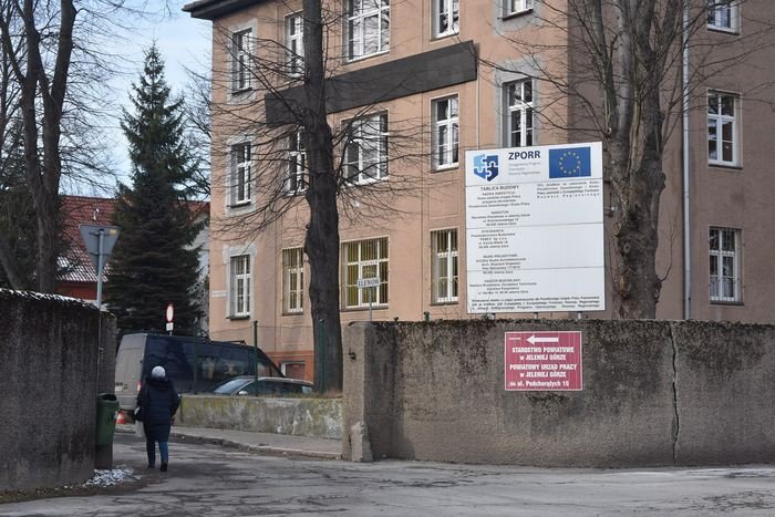 wiecej-miejsc-parkingowych-przy-podchorazych-foto-73413