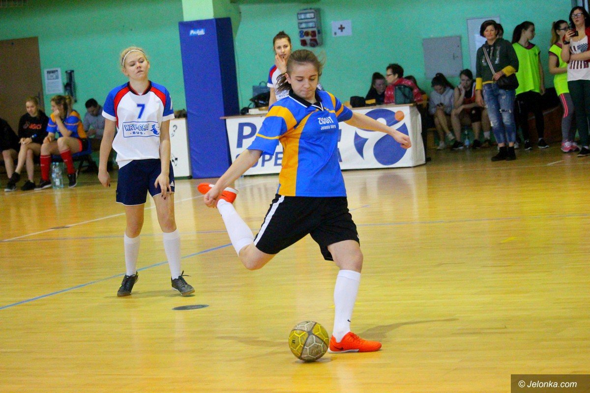 uczennice-sniadeckiego-mistrzyniami-w-futsalu-foto-73416