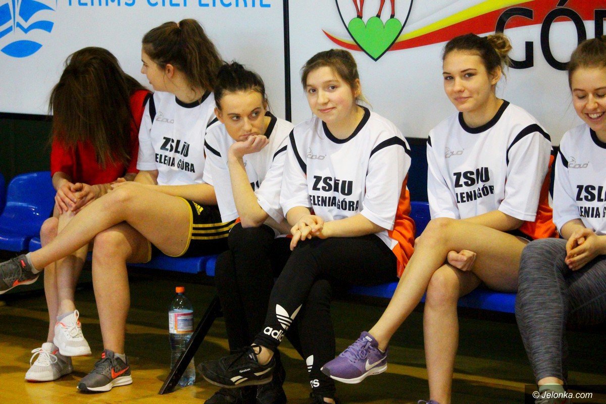 uczennice-sniadeckiego-mistrzyniami-w-futsalu-foto-73416