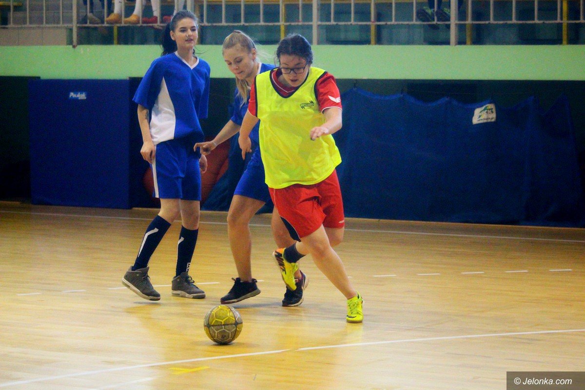 uczennice-sniadeckiego-mistrzyniami-w-futsalu-foto-73416