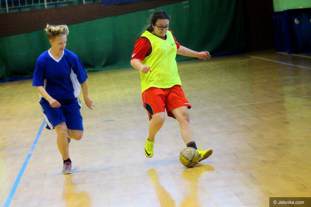uczennice-sniadeckiego-mistrzyniami-w-futsalu-foto-73416
