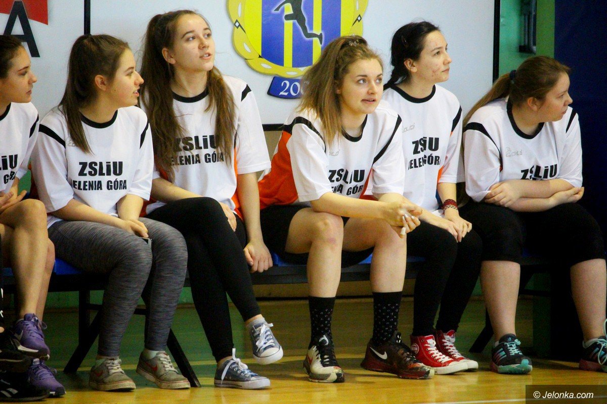 uczennice-sniadeckiego-mistrzyniami-w-futsalu-foto-73416