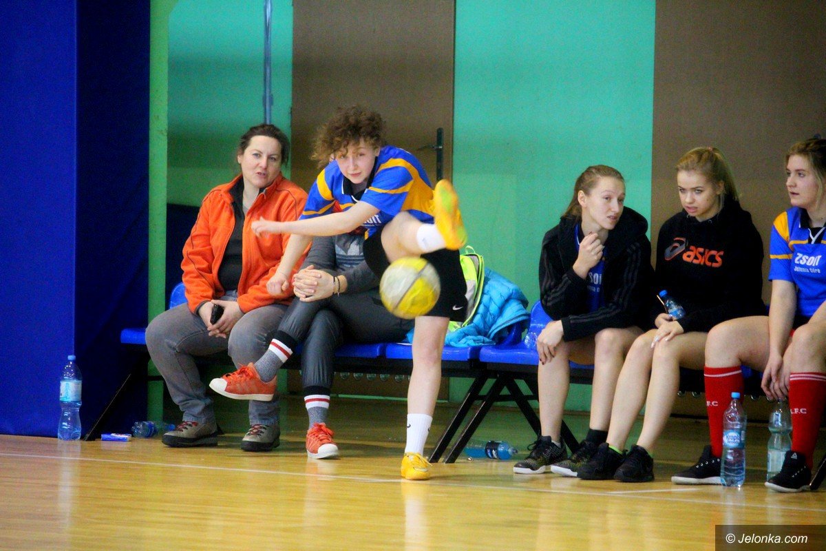 uczennice-sniadeckiego-mistrzyniami-w-futsalu-foto-73416