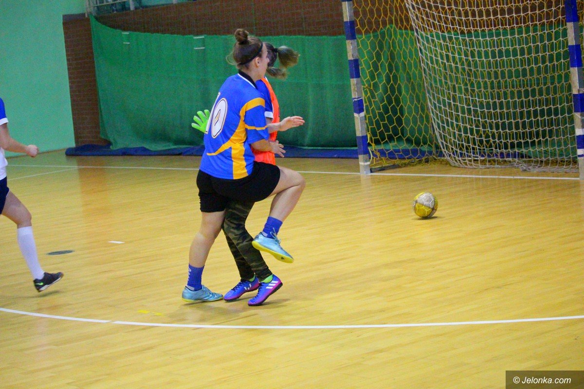 uczennice-sniadeckiego-mistrzyniami-w-futsalu-foto-73416