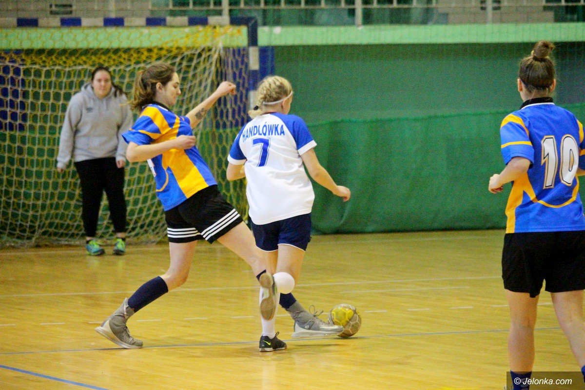 uczennice-sniadeckiego-mistrzyniami-w-futsalu-foto-73416