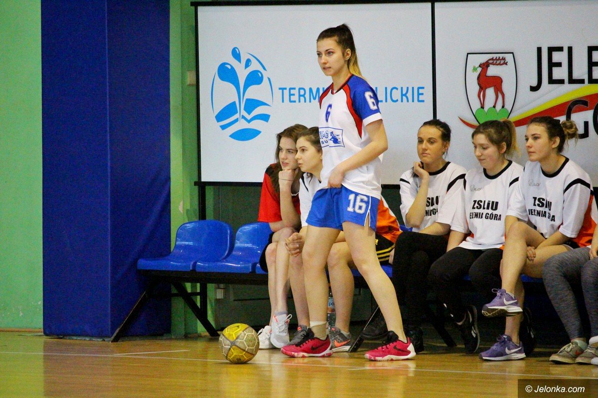 uczennice-sniadeckiego-mistrzyniami-w-futsalu-foto-73416