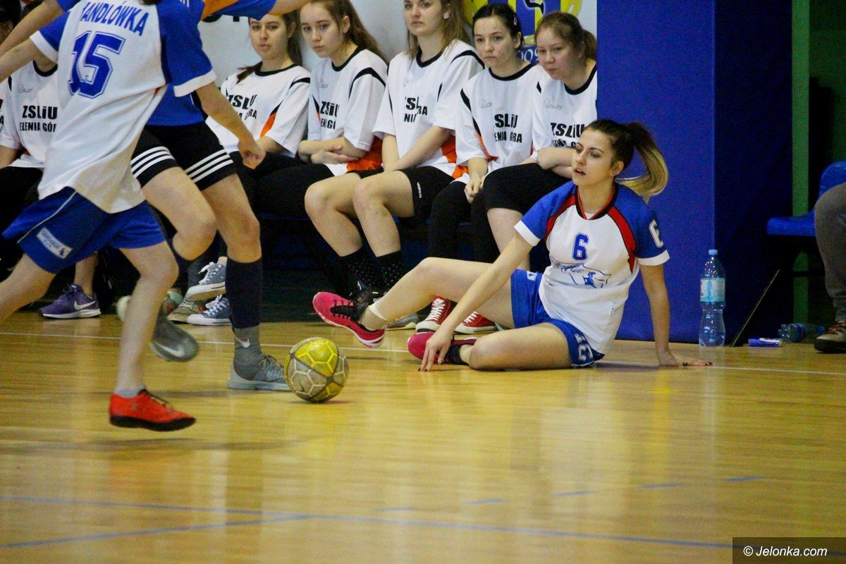 uczennice-sniadeckiego-mistrzyniami-w-futsalu-foto-73416