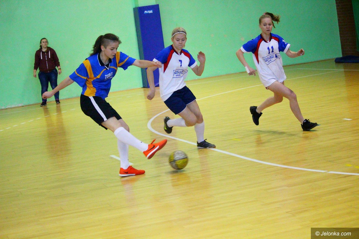 uczennice-sniadeckiego-mistrzyniami-w-futsalu-foto-73416