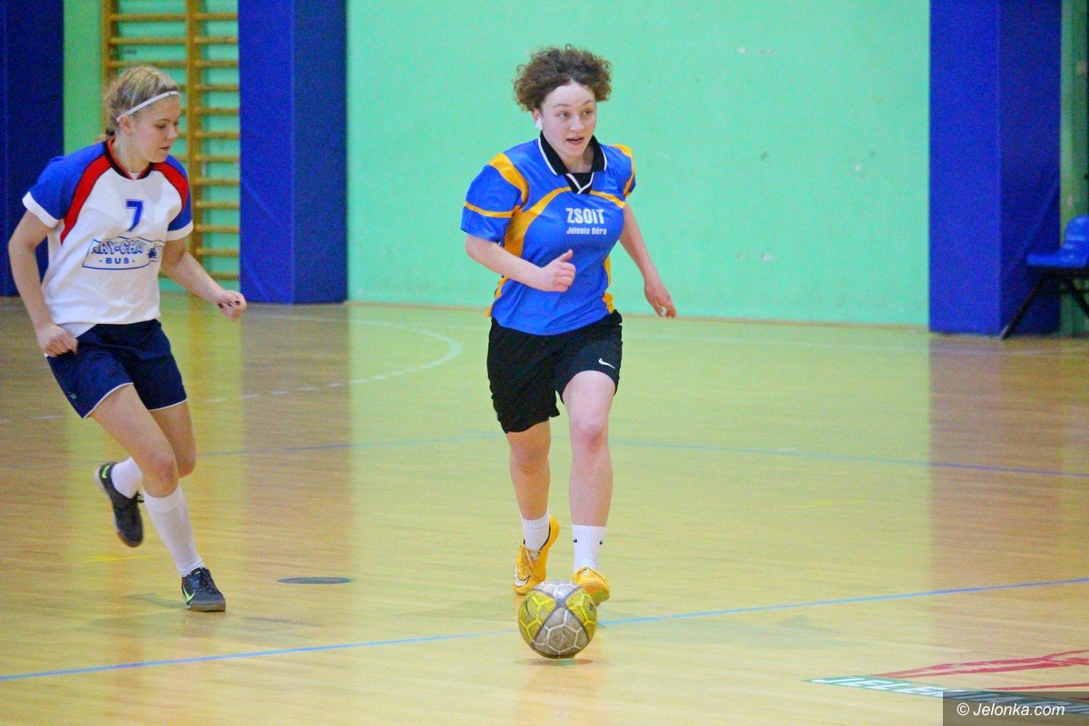 uczennice-sniadeckiego-mistrzyniami-w-futsalu-foto-73416