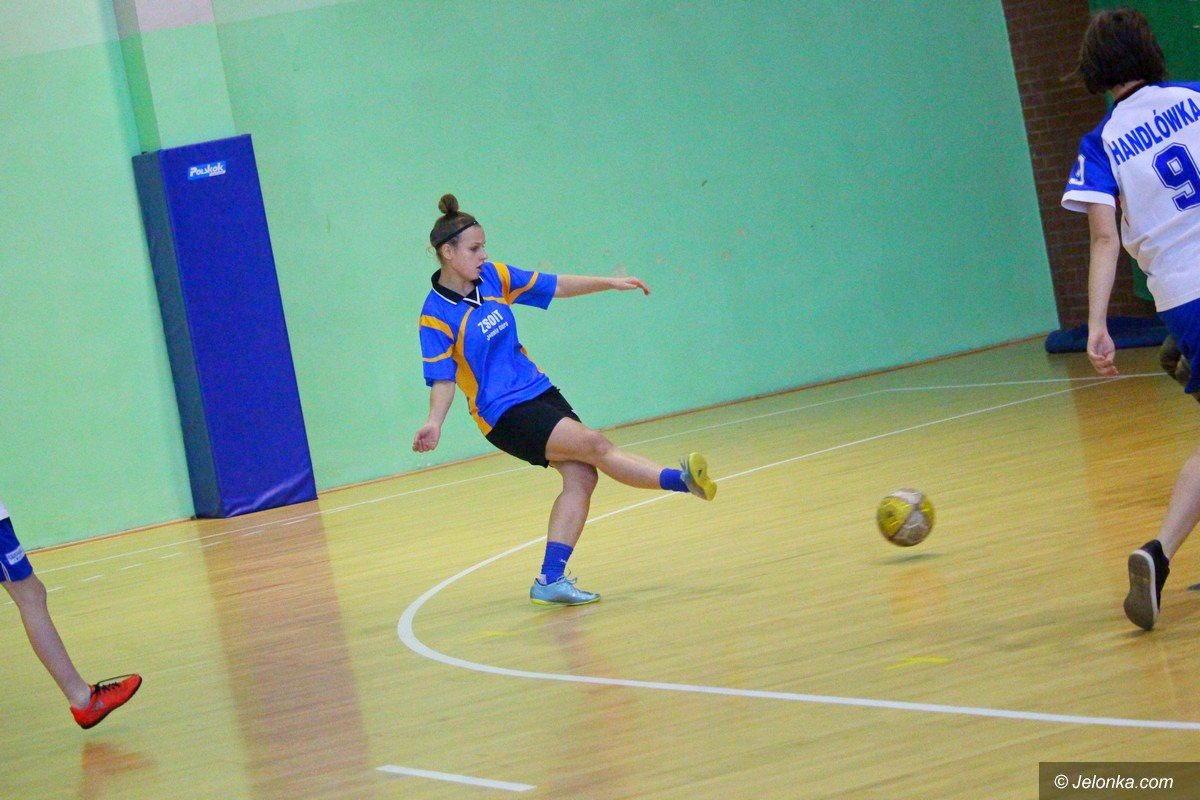 uczennice-sniadeckiego-mistrzyniami-w-futsalu-foto-73416