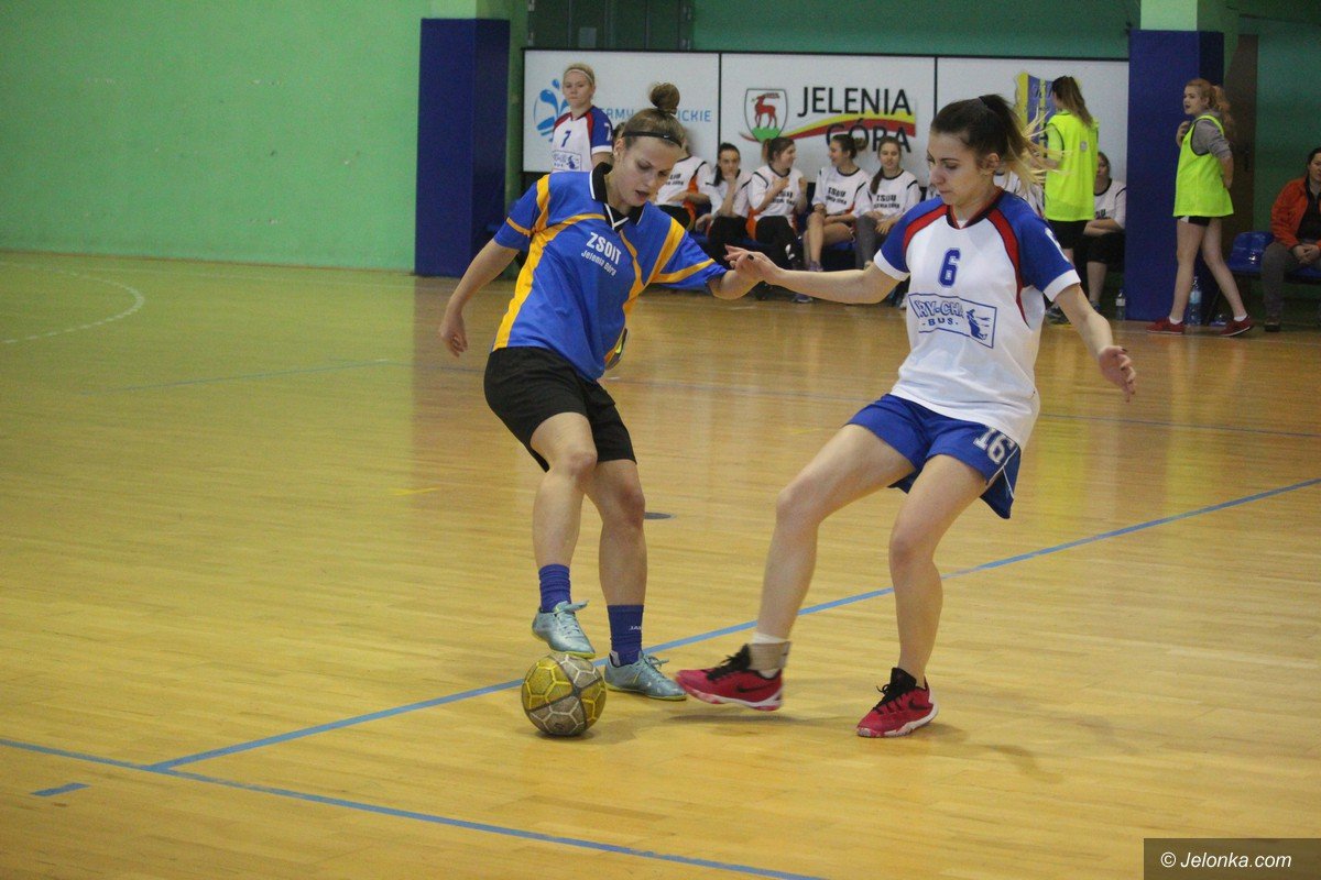 uczennice-sniadeckiego-mistrzyniami-w-futsalu-foto-73416