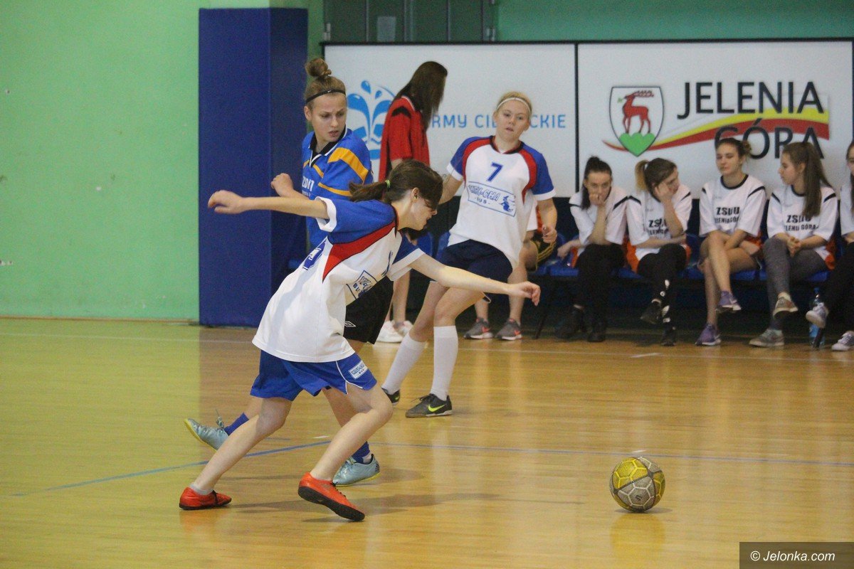 uczennice-sniadeckiego-mistrzyniami-w-futsalu-foto-73416